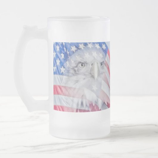 Bald Eagle en de Amerikaanse vlag Matglas Bierpul (Links)