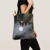 Bald Eagle Full Moon Night Sky Fantasy Tote Bag (Dichtbij)