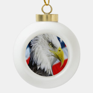 Bald Eagle head en een Amerikaanse vlag Keramische Bal Ornament