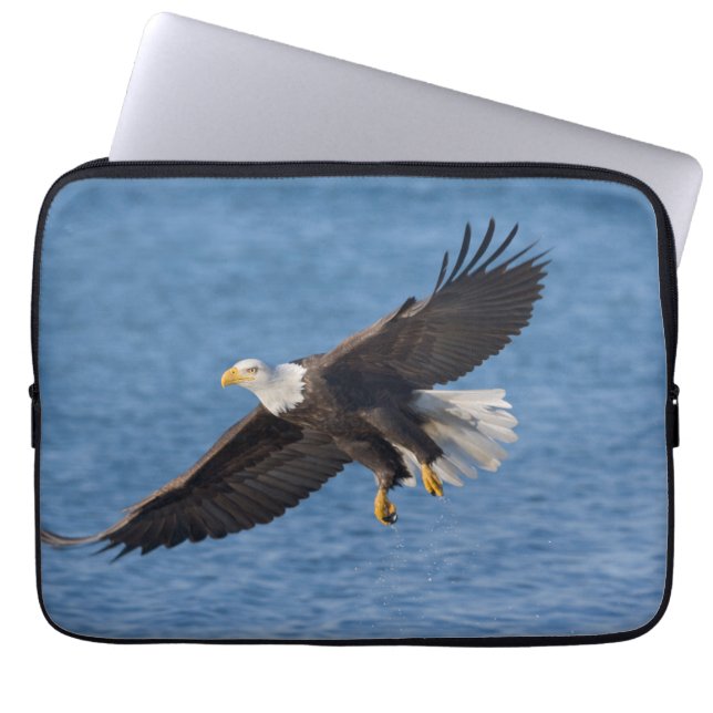Bald eagle in flight laptop sleeve (Voorkant)