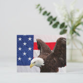 Bald Eagle met de Amerikaanse vlag Briefkaart (Staand voorkant)