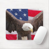 Bald Eagle met de Amerikaanse vlag Muismat (Met muis)