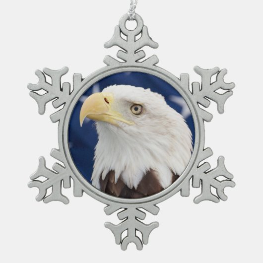 Bald Eagle met de Amerikaanse vlag Tin Sneeuwvlok Ornament (Voorkant)