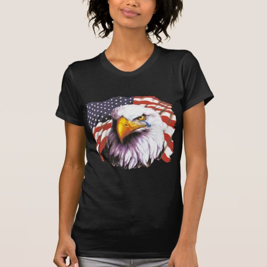 Bald Eagle met een traan - VS vlag op achtergrond T-shirt (Voorkant)