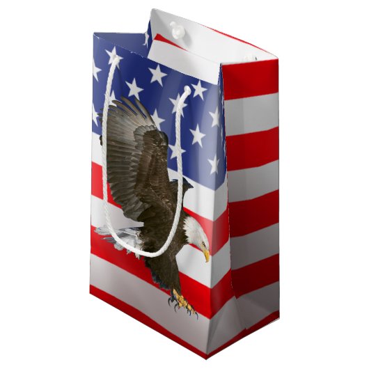 Bald Eagle over Amerikaanse vlag Klein Cadeauzakje (Voorkant Gekanteld)