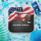 Bald Eagle over Amerikaanse vlag Papieren Bordje (Feest)