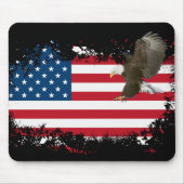 Bald Eagle over de Amerikaanse vlag Mousepad Muismat (Voorkant)