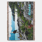 Bald Eagle over de kust van Alaska Deken (Voorkant Verticaal)