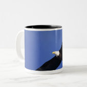 Bald eagle soaring, Alaska Tweekleurige Koffiemok (Voorkant links)