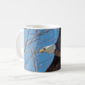 Bald Eagle tijdens de vlucht Koffiemok (Voorkant links)