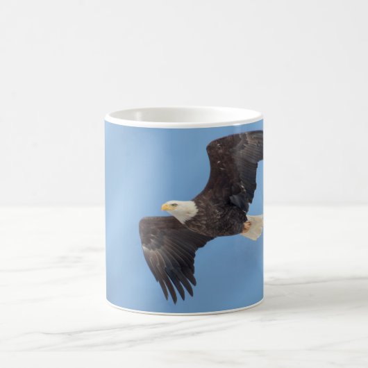 Bald Eagle tijdens de vlucht Koffiemok (Center)