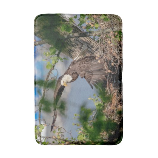 Bald Eagle verlaat het nest Badmat (Voorkant Verticaal)