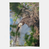 Bald Eagle verlaat het nest Theedoek (Verticaal)