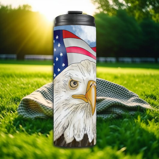 Bald Eagle voor de Amerikaanse vlag Patriottische Thermosbeker