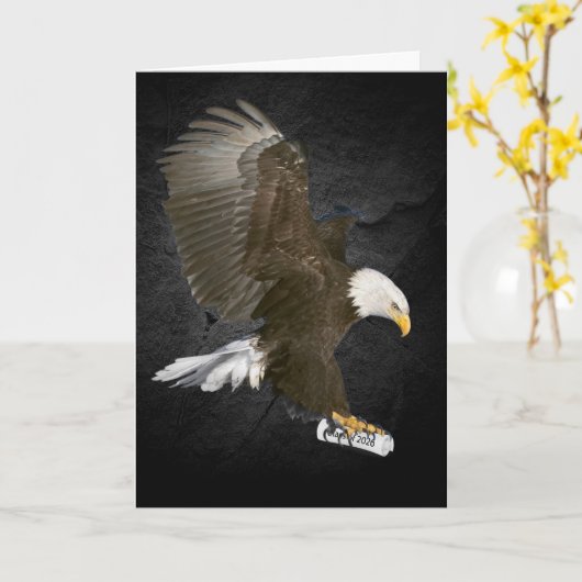 Bald Eagle with 2026 Graduation Diploma  Kaart (Gele Bloem)
