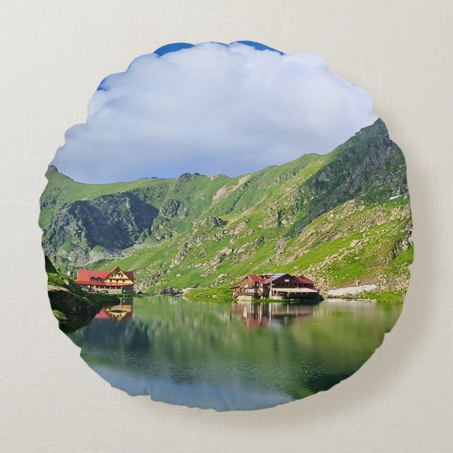 Balea-meerreflectie – Karpatisch Alpenprint Rond Kussen (Voorkant)