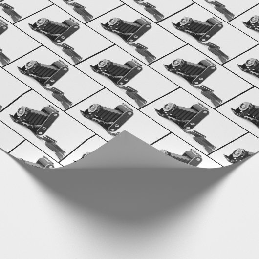 balgcamera op wit cadeaupapier (Hoek)