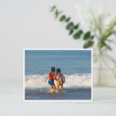 Bali Beach Kids Playing – Postcard Feestdagenkaart (Staand voorkant)