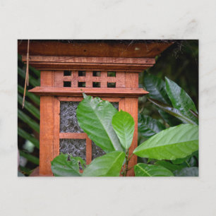 Balinese lantaarn in tropische tuin briefkaart