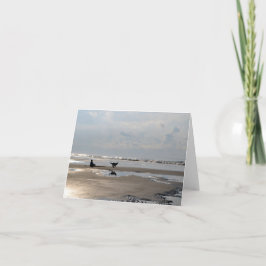 Ball Chasing Dog op het strand Note Kaart