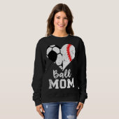 Ball mam Heart Funny Baseball Soccer Mam Trui (Voorkant volledig)