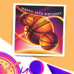 Ball-sport in honkbal servet<br><div class="desc">Persoonlijke Basketball Ball Vivid Sports Happy Birthday Party Napkins. Dit moderne ontwerp heeft een basketbal op een levendige en levendige achtergrond. Het basketbalthema maakt het perfect voor de verjaardag van een basketbalfan. Voeg jouw naam en leeftijd toe.</div>