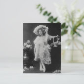 Ballerina, gekleed in lagen van frillen en kant briefkaart (Staand voorkant)