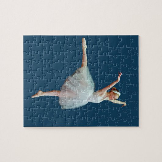 Ballerina in het wit op blauw legpuzzel (Horizontaal)