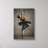 Ballerina in zwarte tutu op rustieke danspodium canvas afdruk (Voorkant)