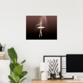 Ballerina on Pointe in Russet Tint Poster (Thuiskantoor)