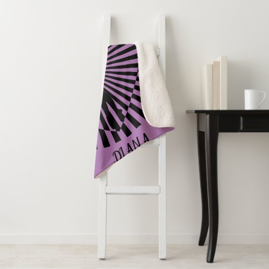 Ballerina op een zwarte en witte abstracte deken. sherpa deken (In situ)