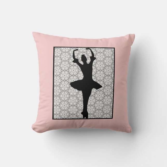Ballerina Silhouette op een Heart Mandala Pattern Kussen (Voorkant)