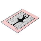 Ballerina Silhouette op een Heart Mandala Pattern Notitieboek (Linkerzijde)