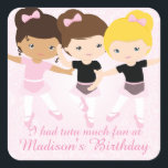 Ballerina Vrienden Verjaardagsfeestje Aangepaste F Vierkante Sticker<br><div class="desc">Schattigee ballerina vrienden. Er staat "Ik had tutu veel plezier". Elegante lichtroze damast patroon achtergrond. Geïllustreerd met roze hartjes,  roze linten en roze balletschoenen. Enkele elementen van Grafos.</div>