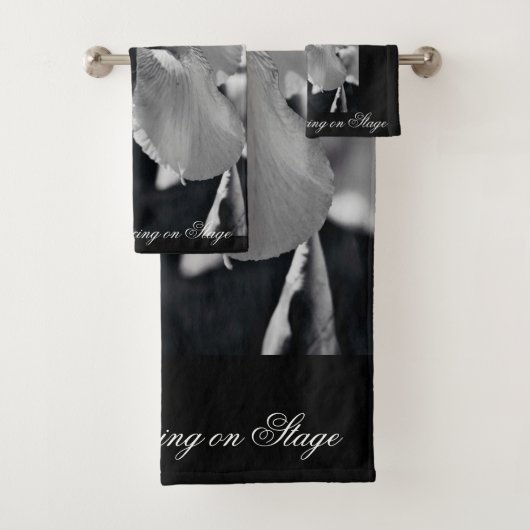 Balletdansen op werkgebied in zwart-wit bad handdoek (Insitu)