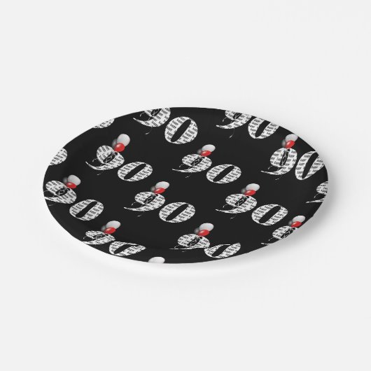 ballonnen van het 90e verjaardagsfeest op zwarte papieren bordje (Gekanteld)