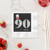 ballonnen van het 90e verjaardagsfeest op zwarte servet (Insitu)