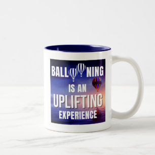 Ballonvaren is een verheffende ervaring tweekleurige koffiemok