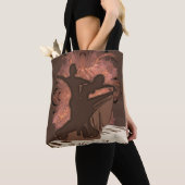 Ballroom dansers op Piano Keys Brown Tote Bag (Dichtbij)