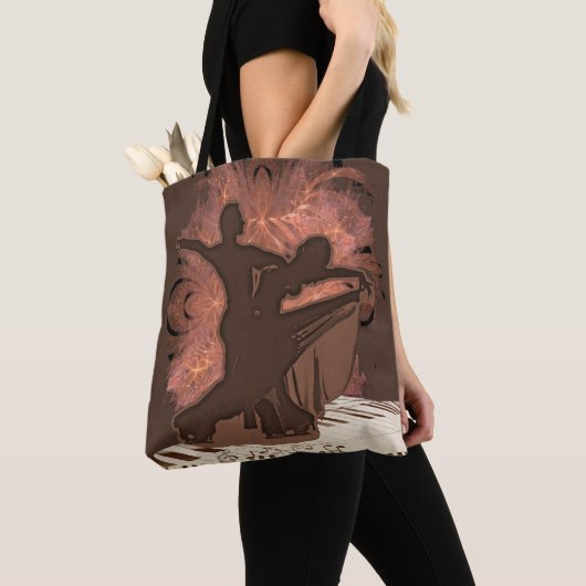 Ballroom dansers op Piano Keys Brown Tote Bag (Dichtbij)