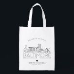 Baltimore, Maryland Wedding | Stijlvolle Skyline Boodschappentas<br><div class="desc">Een unieke trouwtas voor een bruiloft die plaatsvindt in de prachtige stad Baltimore, Maryland. Deze tas heeft een gestileerde illustratie van de unieke skyline van de stad met daaronder de naam. Dit wordt gevolgd door uw trouwdag informatie in een bijpassende open gevoerde stijl. Dit artikel maakt deel uit van een...</div>