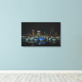 Baltimore skyline en boten 's nachts canvas afdruk (Insitu (Houten vloer))
