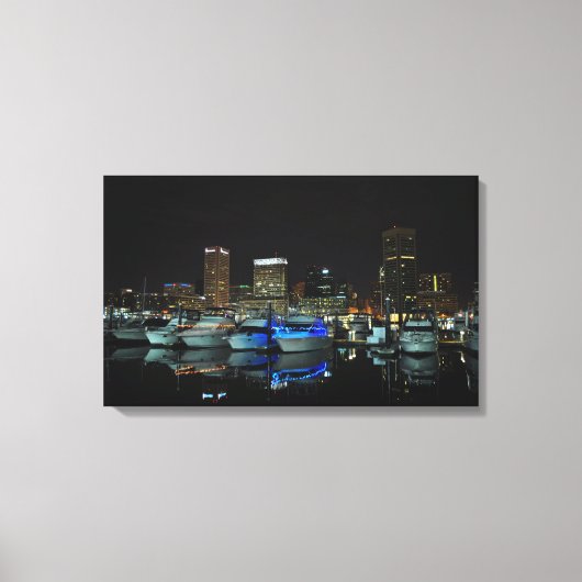 Baltimore skyline en boten 's nachts canvas afdruk (Voorkant)
