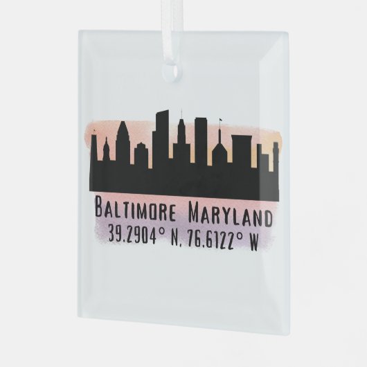 Baltimore Skyline Latitude en Lengtegraad Glas Ornament (Voorkant links)