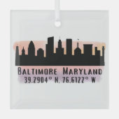 Baltimore Skyline Latitude en Lengtegraad Glas Ornament (Voorkant)