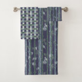 Bamboe Forest Mid Century Modern Navy Bad Handdoek (Insitu)