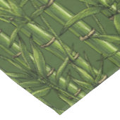Bamboebos in het groen tafelkleed (Gekanteld)