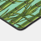 Bamboebos op lichtblauw bureaumat (Hoek)