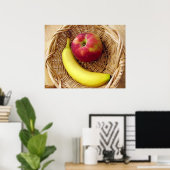 Banaan en Apple in een mandje Poster (Thuiskantoor)
