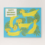 Banana Dogs and Tropical Leaves Personalized Legpuzzel<br><div class="desc">Creëer een gepersonaliseerd cadeau voor puzzelaventionados als je je eigen aangepast bericht toevoegt aan deze puzzelpuzzel met leuke illustraties van honden gemaakt van gele bananen,  samen met wat groene tropische palmbladeren tegen een felblauwe achtergrond.</div>